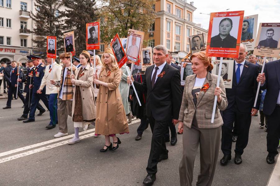 Парад Победы и шествие “Бессмертного полка”: в столице Чувашии отметили День Победы