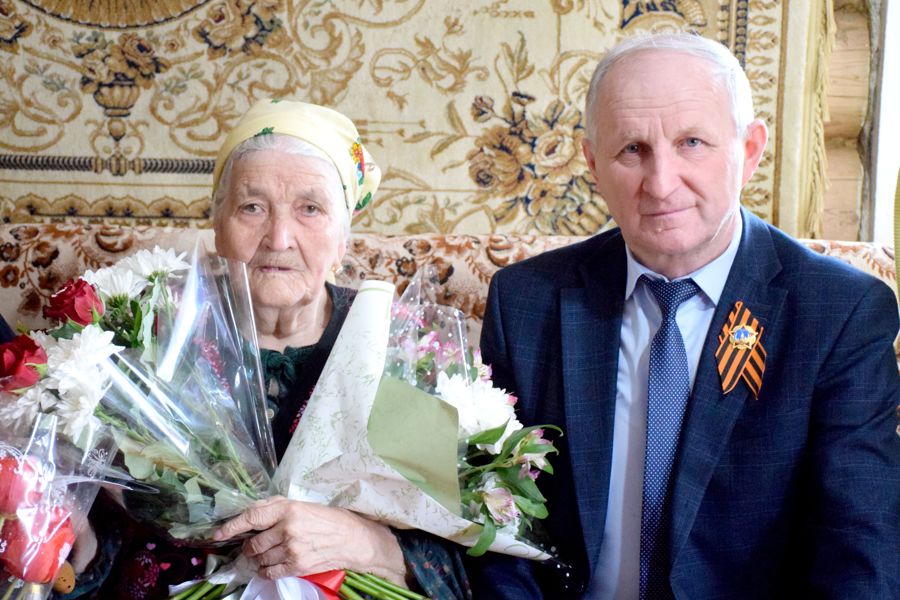 100 лет исполнилось труженице тыла Елене Дмитриевне Мироновой из деревни Тарабай
