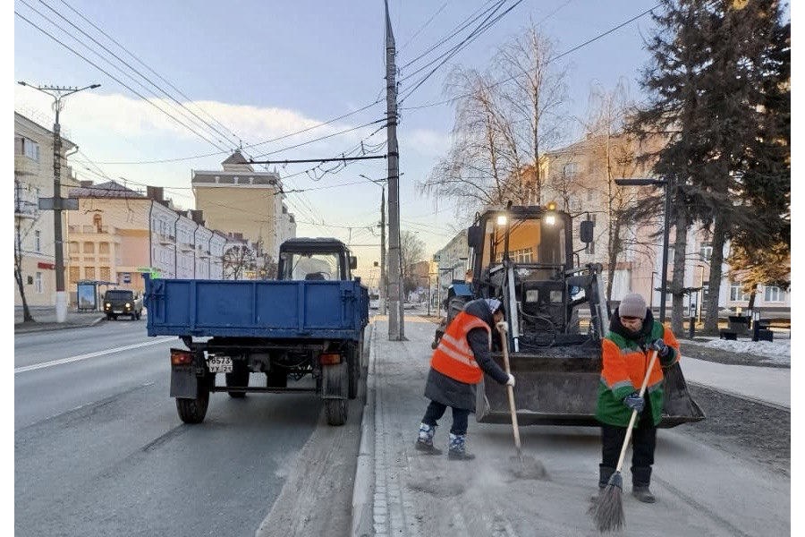 В Чебоксарах до 200 тонн смёта вывозится ежедневно