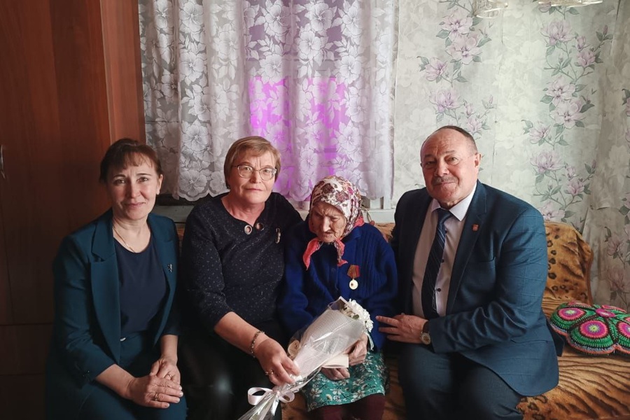 Юбилейную медаль вручили 101- летнему ветерану Анастасии Ефимовне Скворцовой