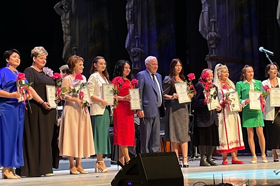 В День Чувашской Республики в Театре «Волга Опера» состоялась церемония награждения Межрегионального конкурса «Я – женщина» Союза женщин Чувашии