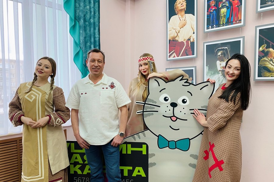 Русский драматический театр присоединился к акции «На работу с вышивкой»