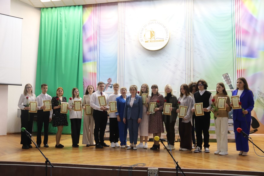 В Новочебоксарске в День защиты детей прошел республиканский фестиваль вокально-хорового творчества #Вместе