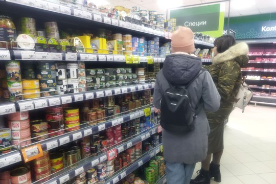В Чебоксарских магазинах за неделю снизились цены на консервы, сгущёнку и колбасу