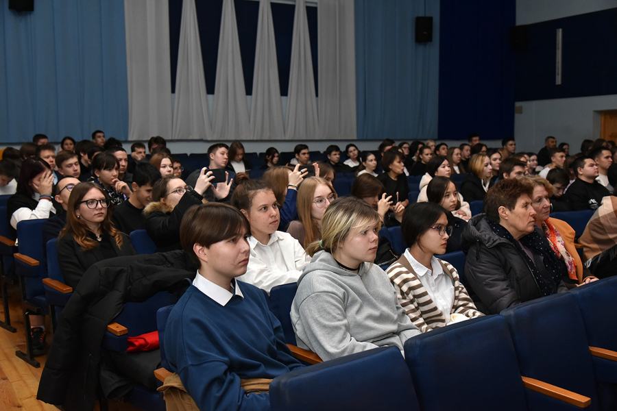 Встреча обучающихся 10-11 классов с сотрудниками Федеральной службы охраны Российской Федерации в Чувашской Республике