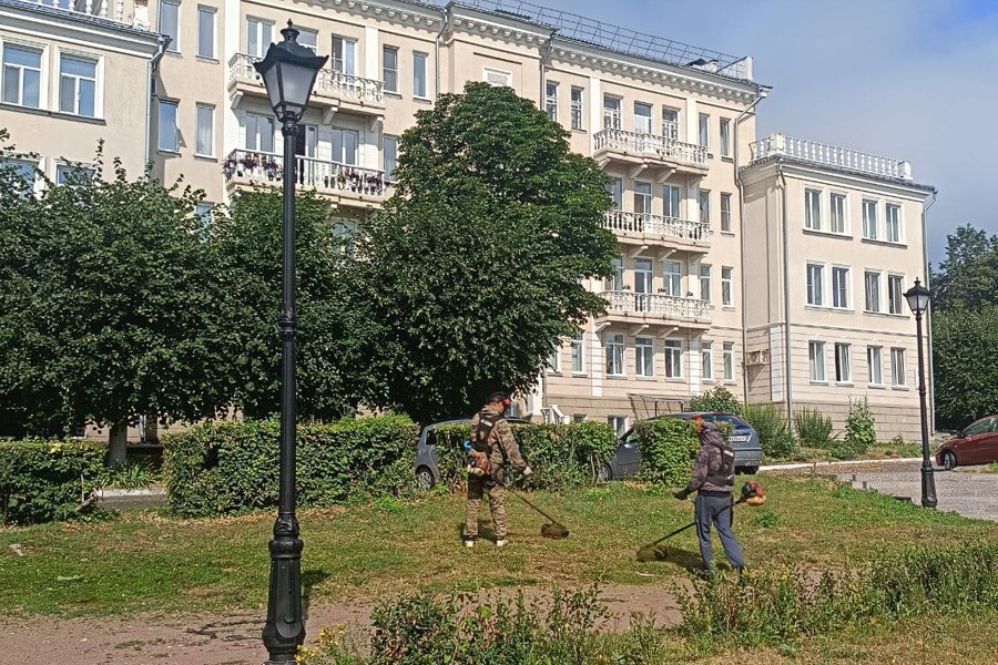 16 сентября в Чебоксарах продолжился покос улиц города