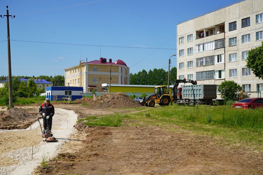 Ведётся благоустройство общественной территории по улице Ярославской