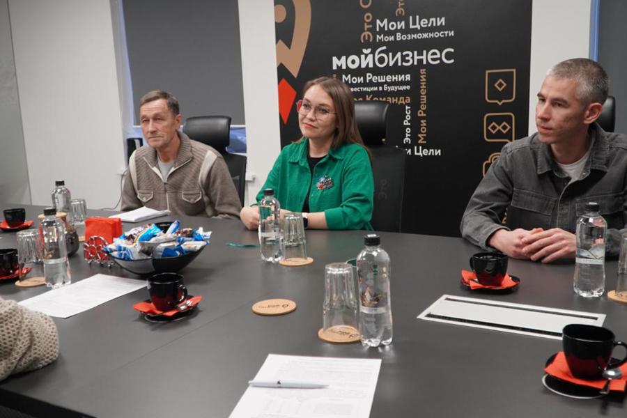 Лариса Рафикова встретилась с победителями образовательных проектов центра «Мой бизнес»