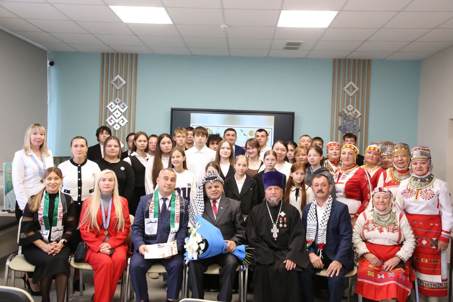 В Янтиковском народно-краеведческом музее открылась Международная художественная выставка «Духовное единство народов России и Палестины»