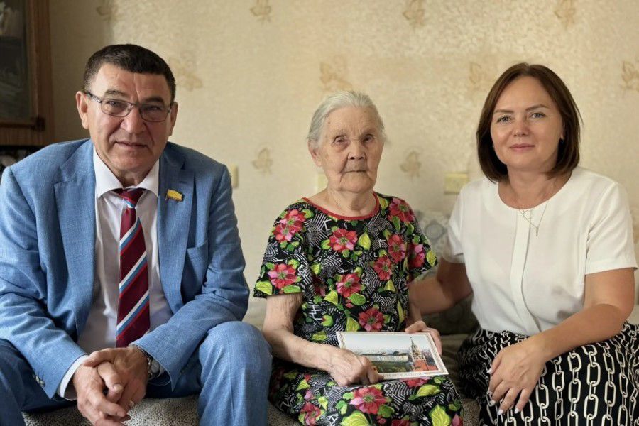 Труженице тыла и ветерану труда Марии Павловой — 98