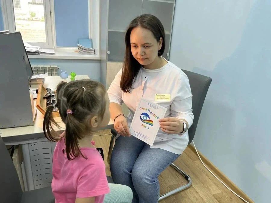 Республиканская клиническая офтальмологическая больница проводит День открытых дверей для юных пациентов