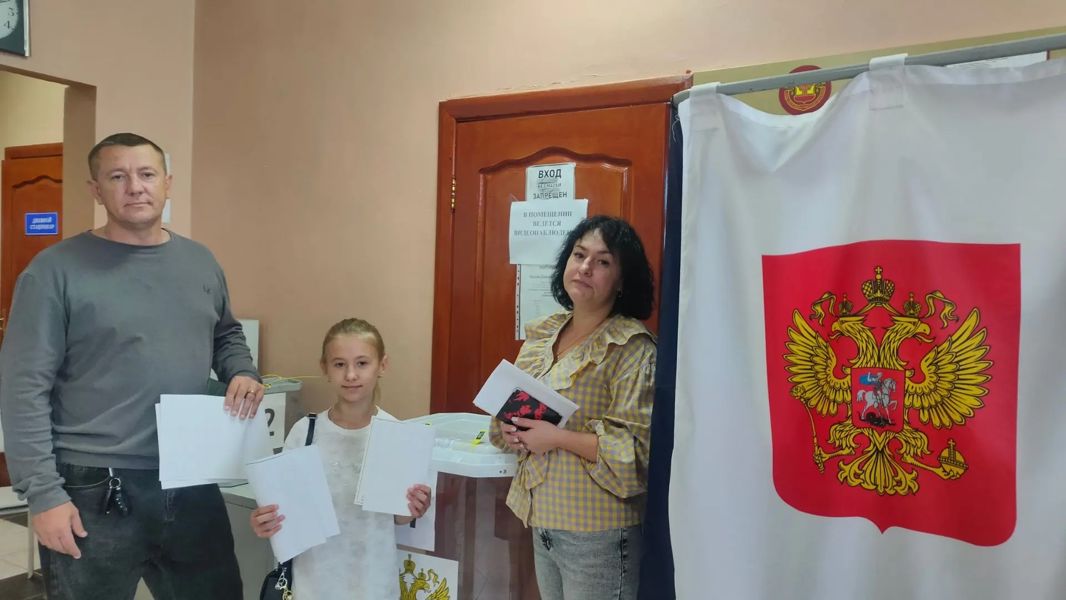 Выборы в Алатырском муниципальном округе: на избирательные участки приходят всей семьёй