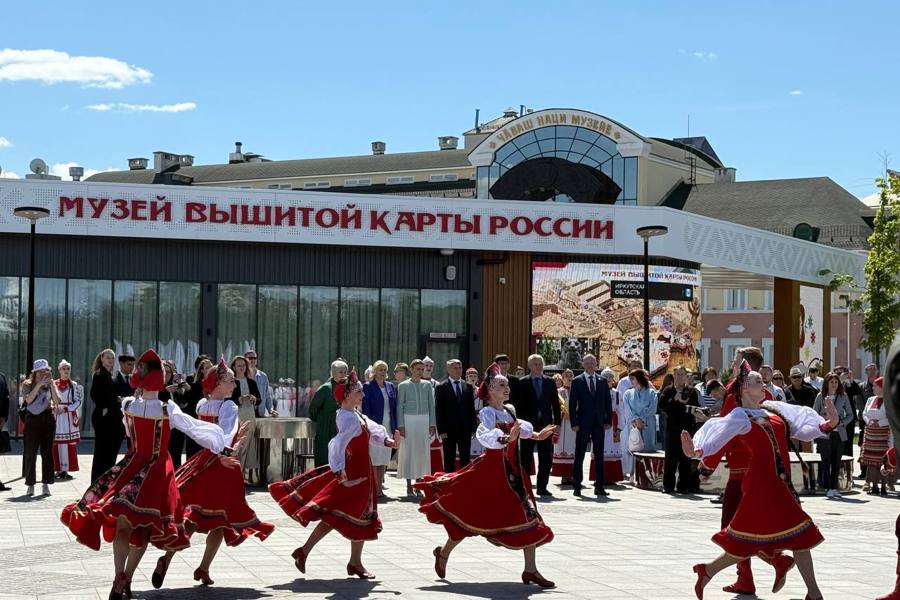 Глава Чувашии Олег Николаев: Вышитая карта России - от ВДНХ до персонального музея