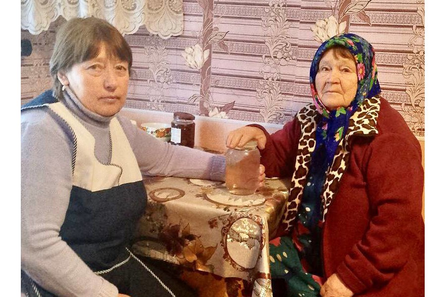Крещенская вода в дома к подопечным: помощники по уходу поддерживают традиции