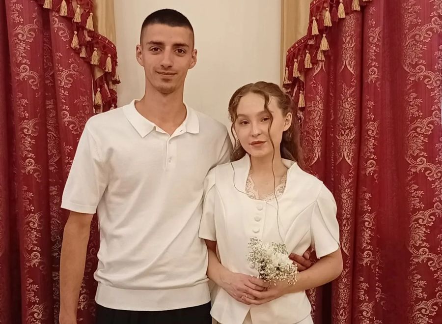 Символ верности и любви: 150-я пара заключила брак в разгар свадебного сезона