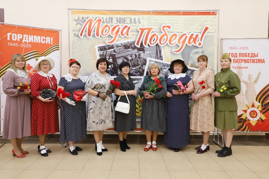 Яльчикские женщины прикоснулись к истории в акции «Мода Победы»!