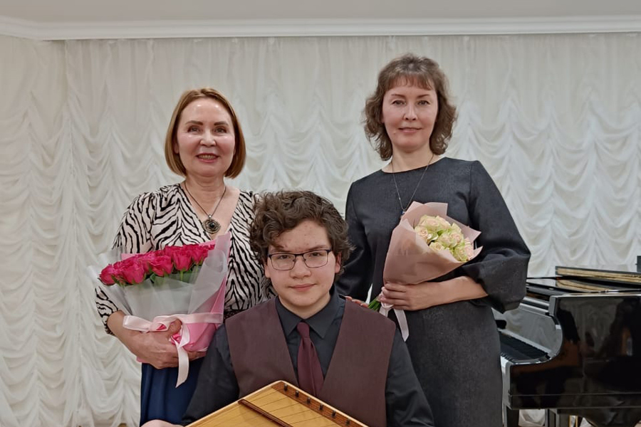 В кругу друзей. Сольный концерт Ильина МихаилаВ кругу друзей. Сольный концерт Ильина Михаила