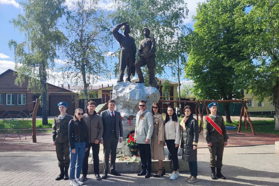 В память о героизме участников Великой Отечественной войны возложены цветы и венки к памятным объектам