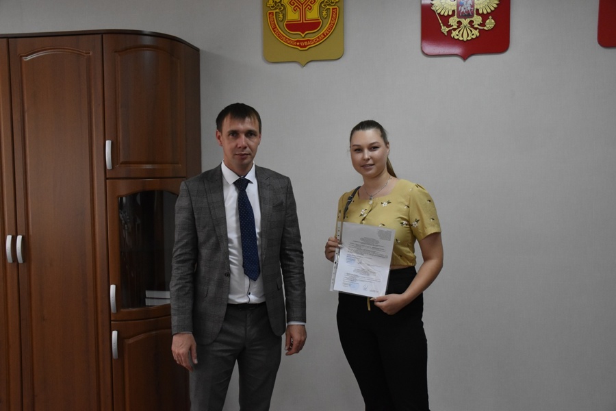 В администрации Красноармейского муниципального округа состоялось вручение Жилищного сертификата