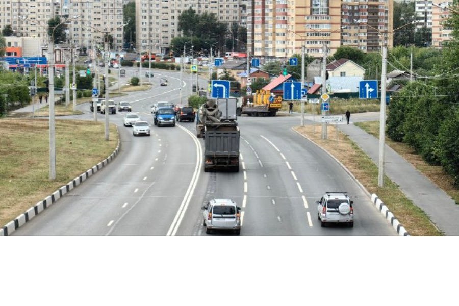 На перекрестке Машиностроительного и Дорожного проездов в Чебоксарах завершено нанесение новой схемы разметки