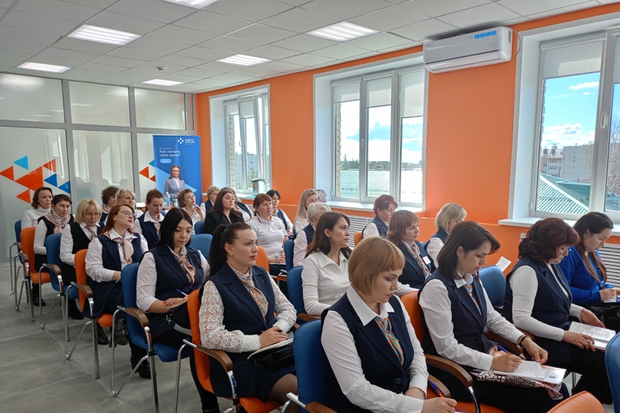 В Кадровом центре «Работа России» в Вурнарах обсудили вопросы организации обучения отдельных категорий граждан