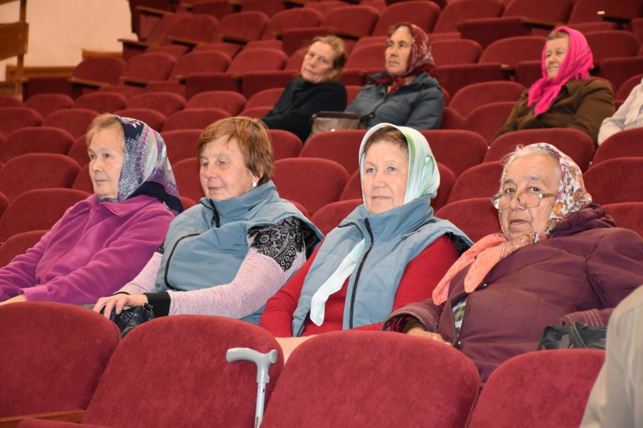 В районном Доме культуры в с. Аликово прошла встреча, посвященная Международному дню пожилых людей