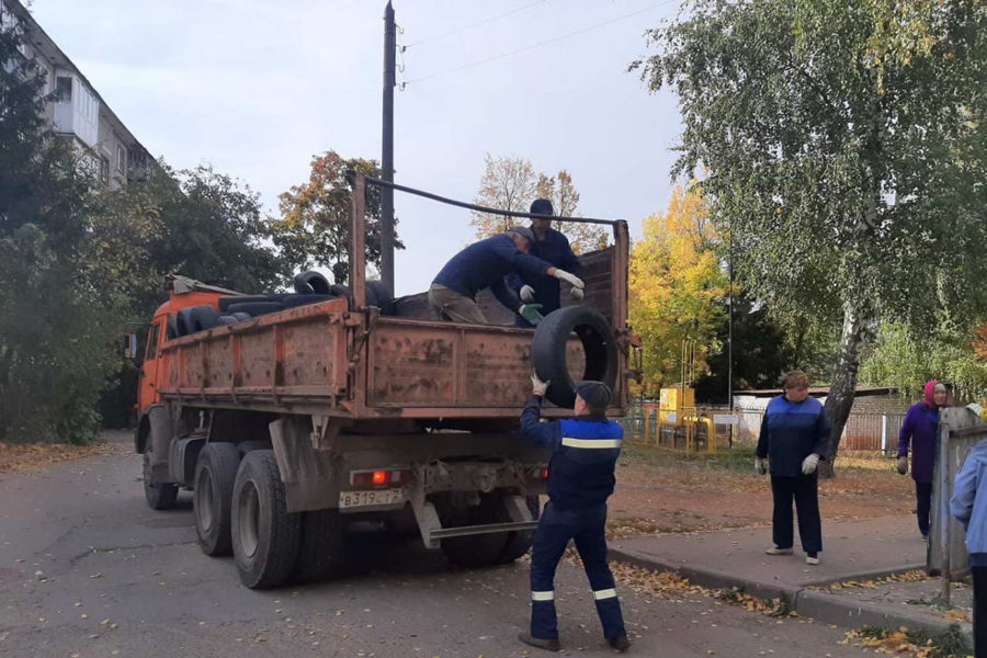 Подготовка к Году экологии: в Чебоксарах проводятся рейды по очистке дворов от автомобильных покрышек