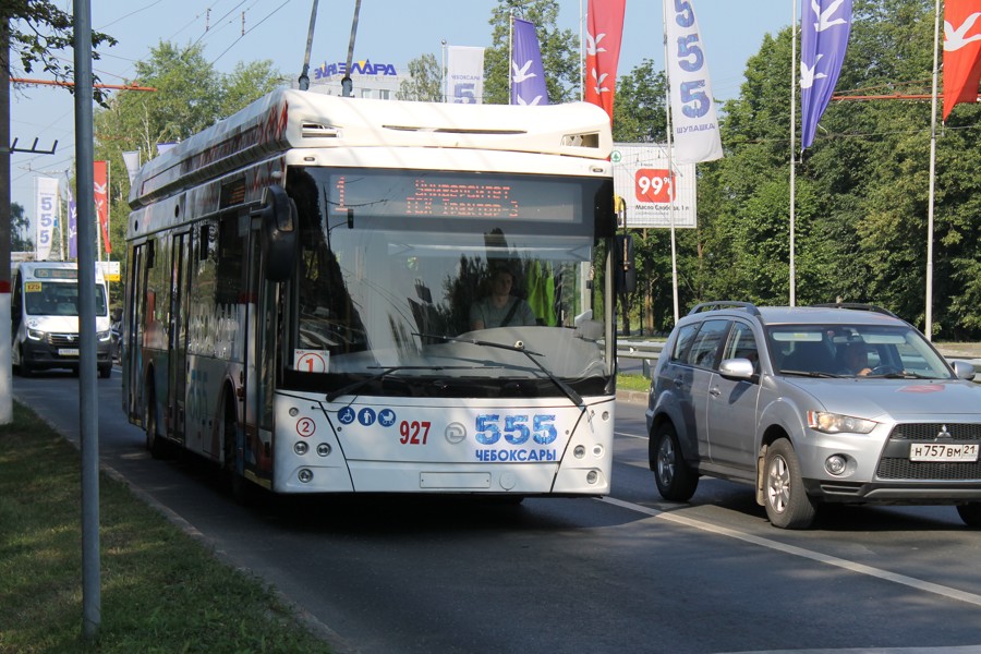 Навстречу 555: по городу Чебоксары курсируют брендированные троллейбусы