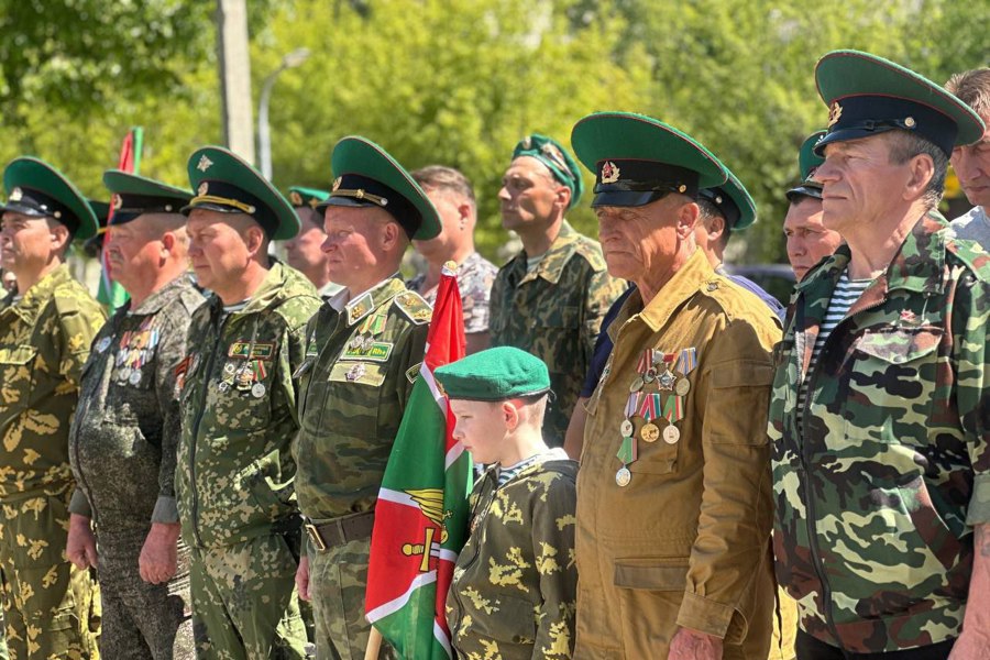 Сегодня мы чествуем тех, кто надев зеленые фуражки, доблестно защищает рубежи нашей Родины!