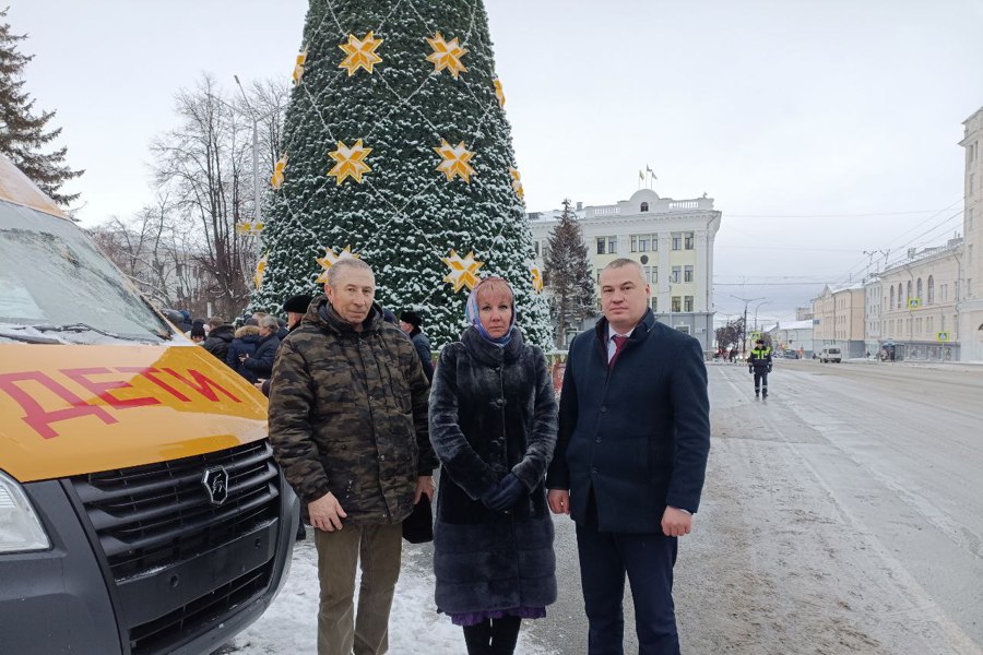 Новый школьный транспорт - замечательный подарок для школьников в преддверии новогодних праздников