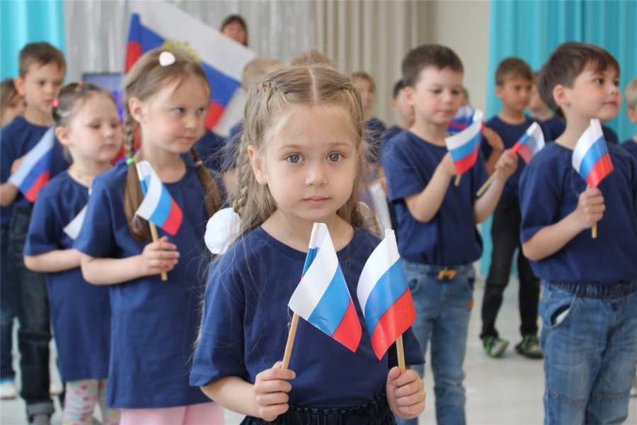 Образовательные учреждения города присоединились к празднованию Дня  государственного флага России