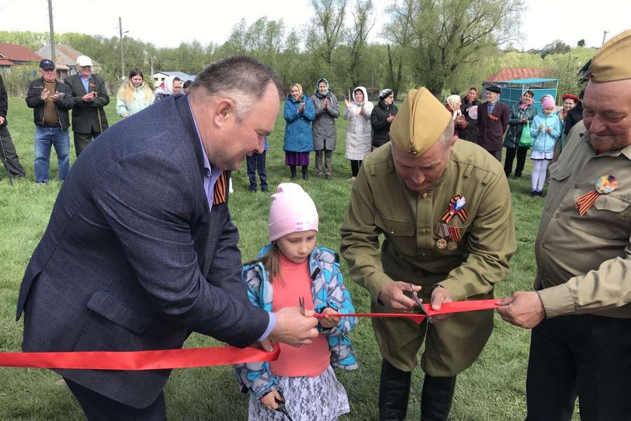 В д. Белое Озеро торжественно открыли новую детскую площадку в рамках программы «Инициативное бюджетирование»