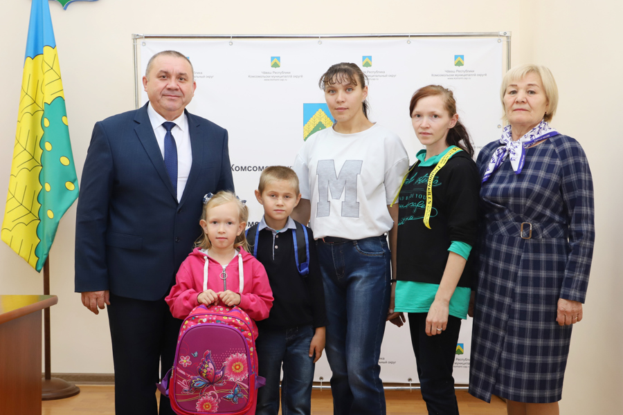 В Комсомольском муниципальном округе поддержали Всероссийскую благотворительную акцию ЕР «Помоги собраться в школу»
