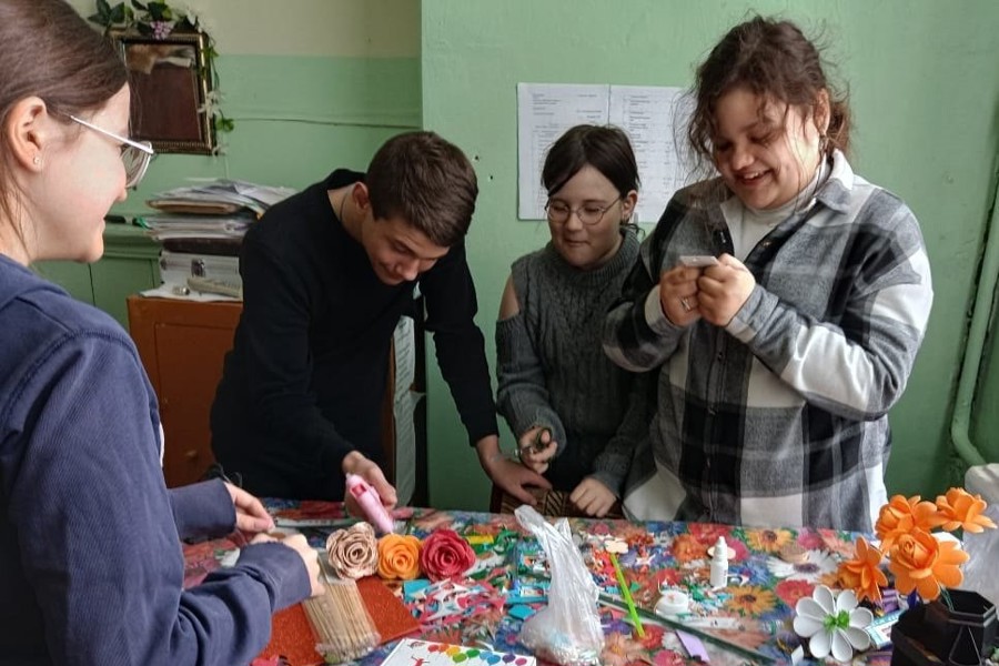 Мастер-класс «Цветочные фантазии» состоялся в Иваньково-Ленинском СДК