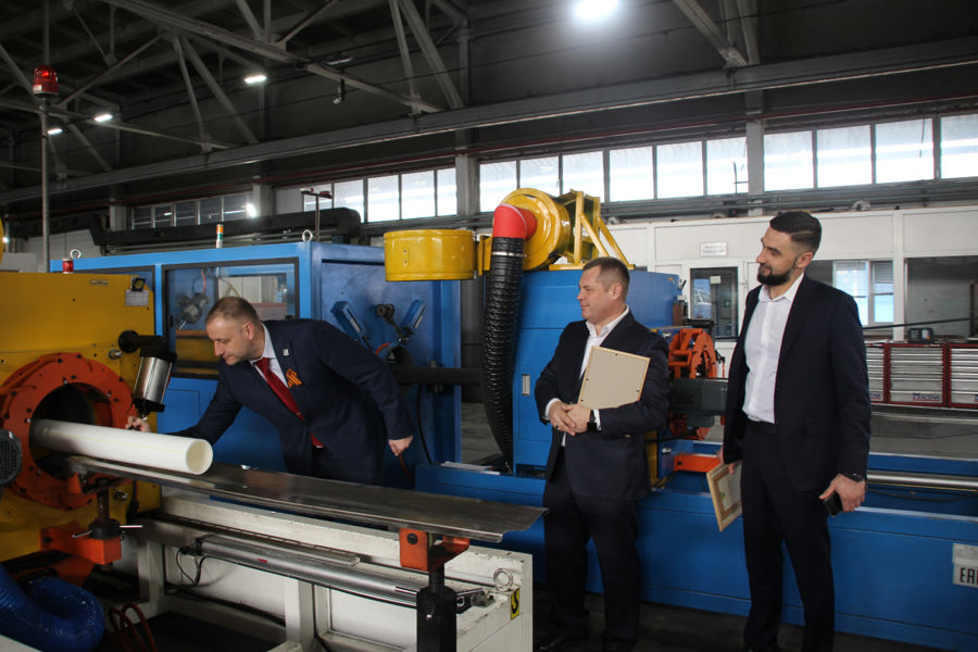 Глава города Новочебоксарк Максим Семенов посетил Чебоксарский трубный завод