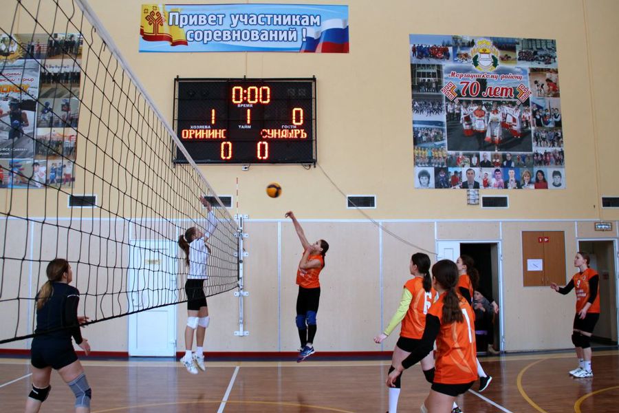 В Моргаушском округе проходит турнир по волейболу среди женских команд, посвященный Международному женскому дню