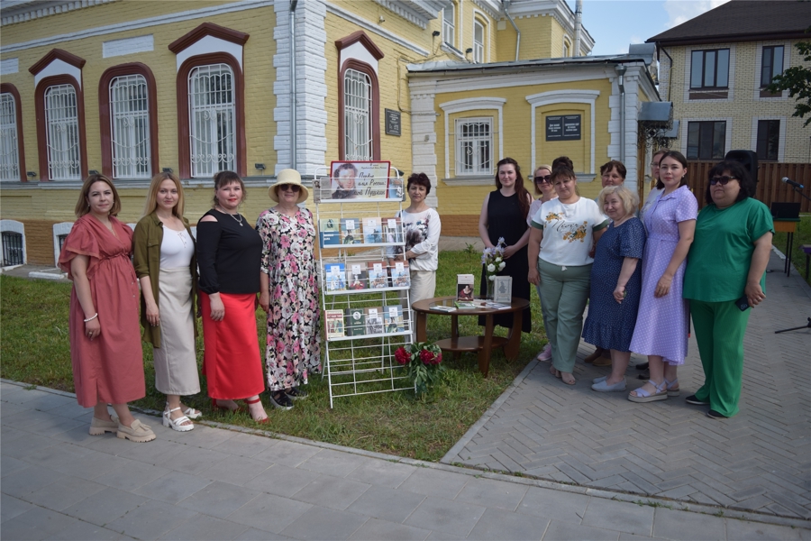 Центральная районная библиотека подготовила литературный час «И вновь читаем Пушкинские строки...»