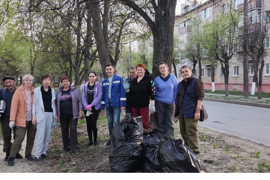 Жители города провели субботник