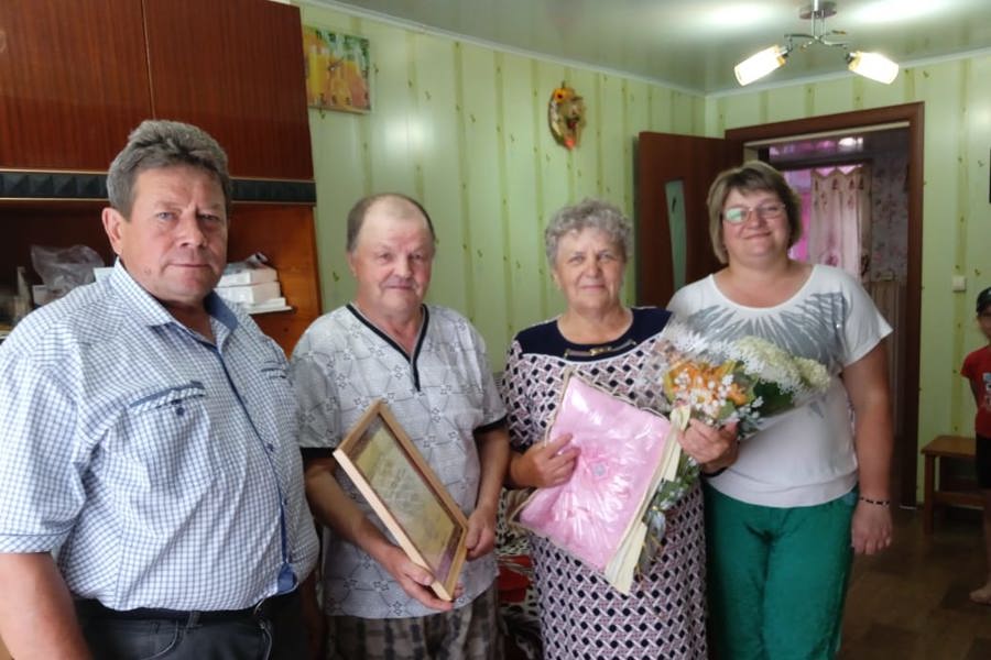 В свой профессиональный праздник отдел ЗАГС рассказывает о супружеских парах, ставших друг для друга единым целым