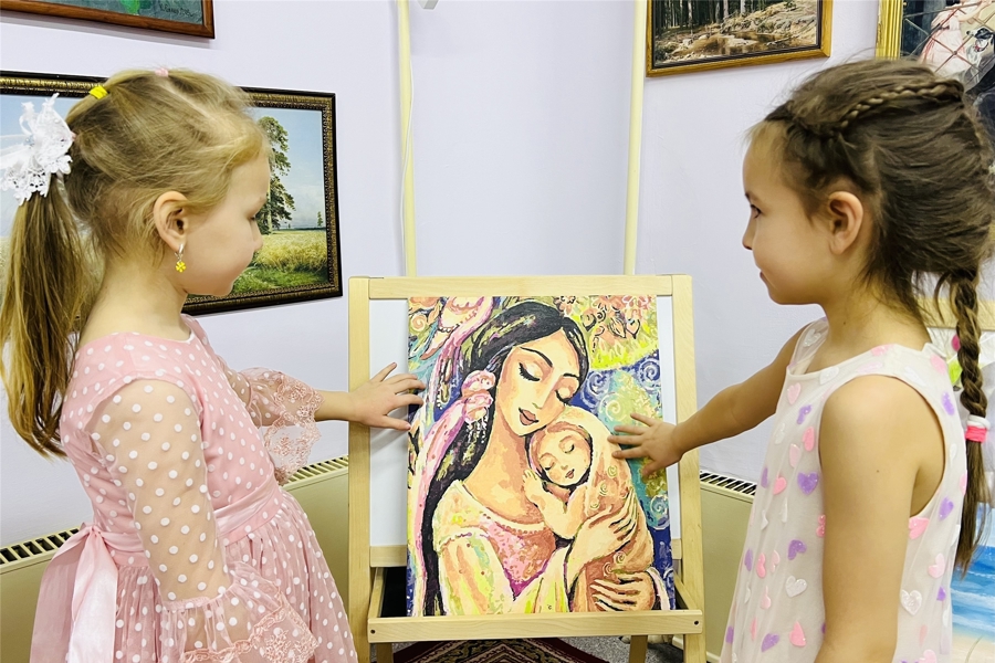 «Пусть всегда будет мама» - праздничные мероприятия в дошкольных учреждениях столицы
