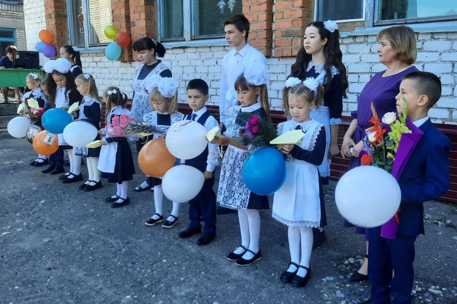 1 сентября в школах Ибресинского муниципального округа прошли торжественные линейки, посвященные Дню знаний