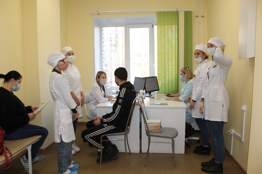 Более 150 студентов-медиков с начала года прошли практику в Новочебоксарском медицинском центре
