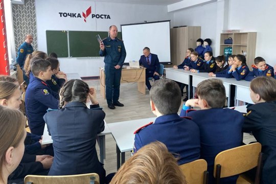 В рамках Всемирного дня  гражданской обороны в Чувашско-Сорминской школе сотрудники МЧС провели открытый урок «ОБЖ»