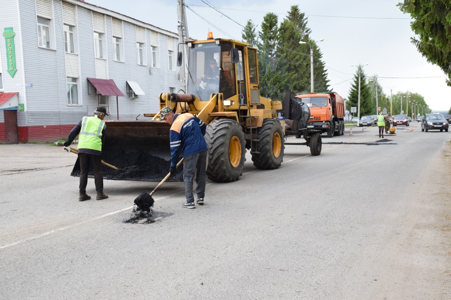 Продолжается ямочный ремонт автомобильных дорог