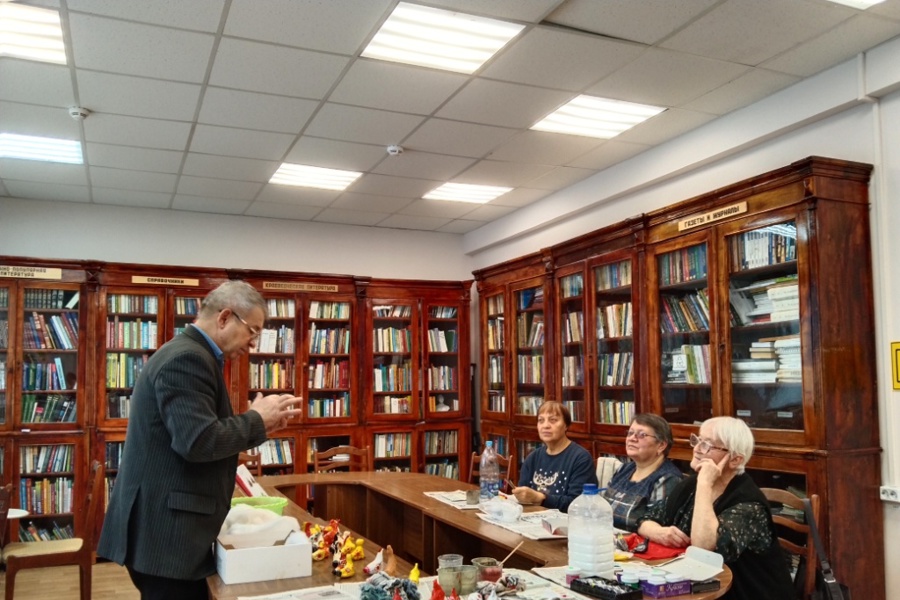 24 ноября в Ядринской центральной библиотеке прошло 2-е занятие по изготовлению глиняной свистульки.