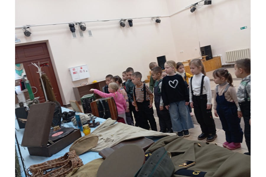 Воспитанники детского сада «Чебурашка» посетили выставку, посвященную годовщине снятия блокады Ленинграда