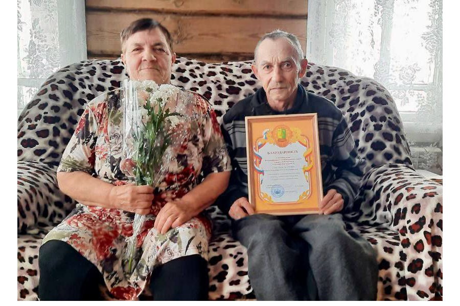 Семья Угариных отпраздновала золотую свадьбу – 50 лет совместной жизни