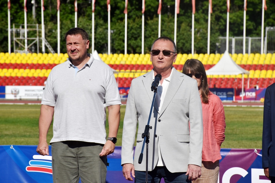 Министр спорта Чувашии Василий Петров принял участие в церемонии открытия первенства России по легкой атлетике