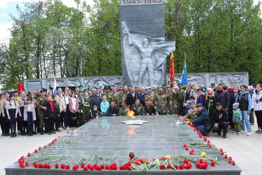 Торжественная церемония зажжения Вечного огня состоялась в городе Канаш