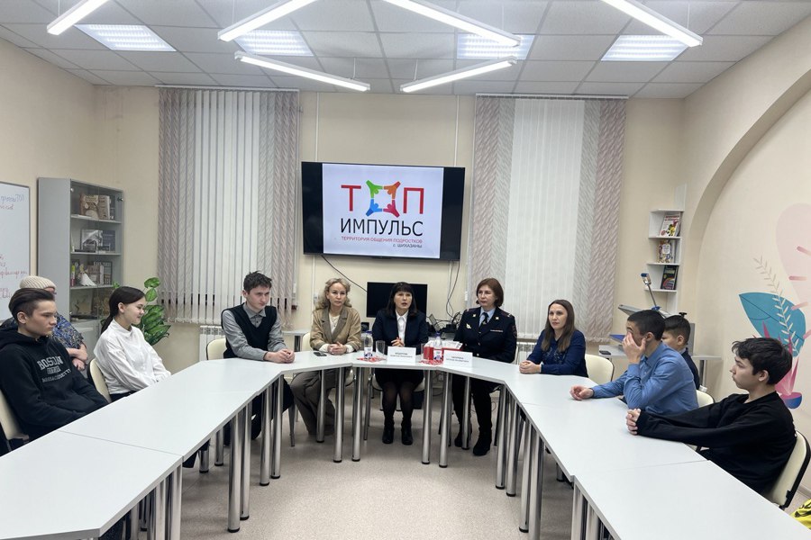 Алевтина Федорова посетила подростковый центр Канашского муниципального округа